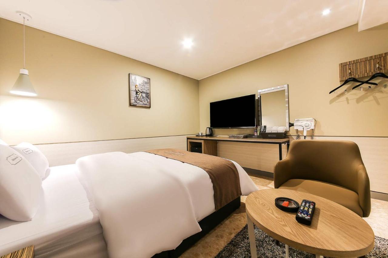 Docking Hotel Gimpo Exterior foto