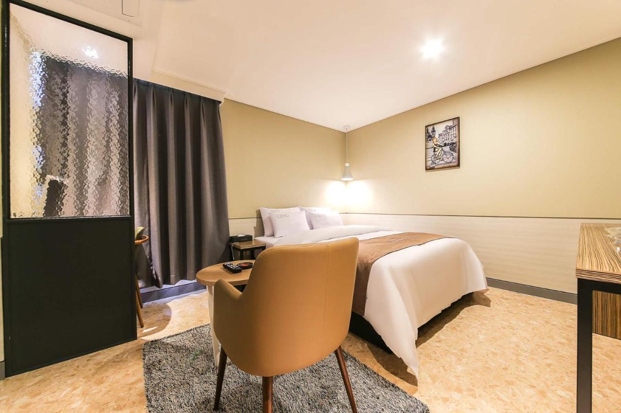 Docking Hotel Gimpo Exterior foto